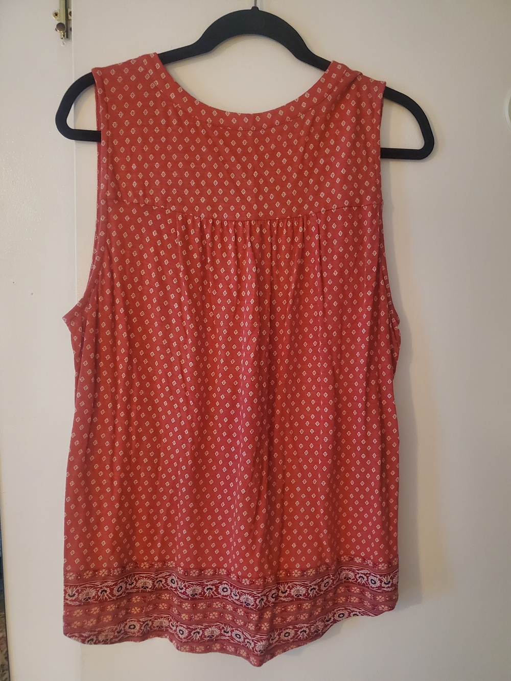 Lucky Brand Red Rust Printed Sleeveless Smocked V-Neck Tank - Picture 3 of 5